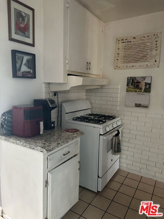 2660 Newell Street, Los Angeles, California 90039, ,Multi-Family,For Sale,Newell,25602195
