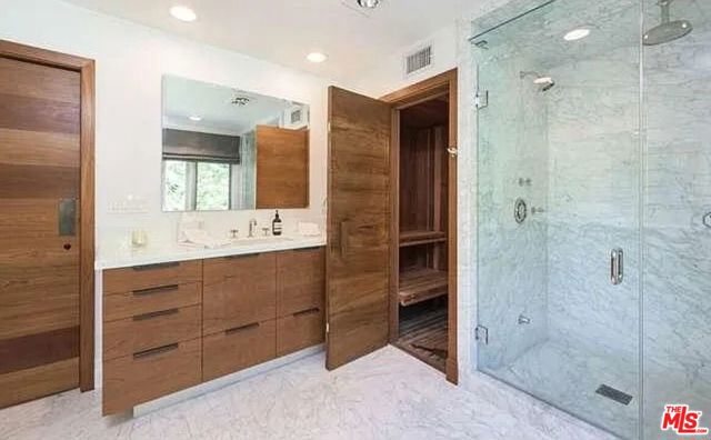 9684 Wendover Drive, Beverly Hills CA: https://media.crmls.org/mediaz/f69d3bcf-031c-4a69-9079-4e23eed7ef83.jpg