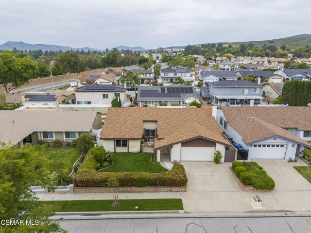 2653 N Broadmoor Avenue, Simi Valley CA: https://media.crmls.org/mediaz/f69d4e3e-d7b3-49be-9a48-0e13e57d0236.jpg