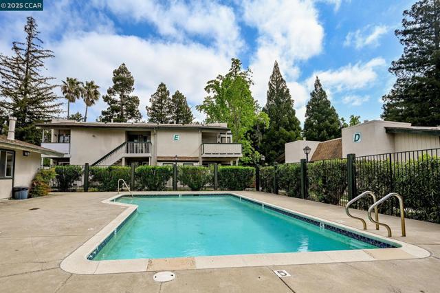 5450 Concord Blvd, Concord CA: https://media.crmls.org/mediaz/f69d5d06-1d65-4f0f-ba02-fdf5b7b21450.jpg