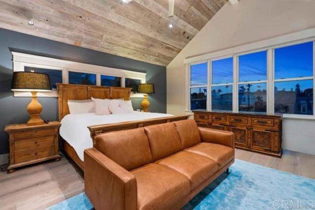 Detail Gallery Image 22 of 54 For 1027 G Ave, Coronado,  CA 92118 - 5 Beds | 3/1 Baths