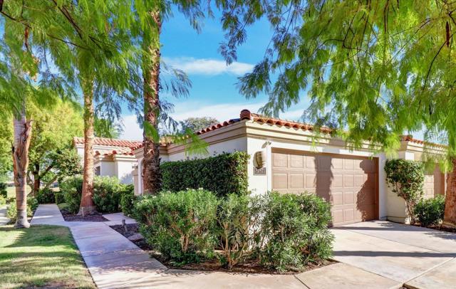54671 Inverness Way, La Quinta CA: https://media.crmls.org/mediaz/f69d7fdc-d8a8-4631-959c-9aee0a883be8.jpg