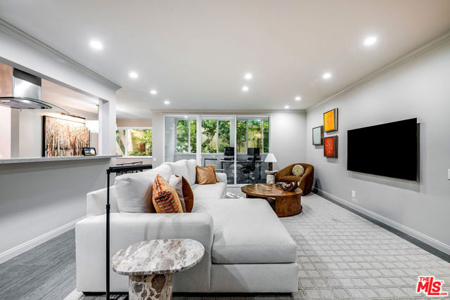 1015 N Kings Road, West Hollywood CA: https://media.crmls.org/mediaz/f69d9ff3-3b2e-4187-aaaa-f59a5f9f8135.jpg