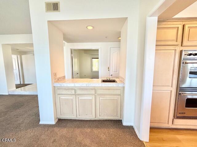 4249 Harbour Island Lane, Oxnard CA: https://media.crmls.org/mediaz/f69e1021-bb4a-4a02-90c1-44fb319cda36.jpg