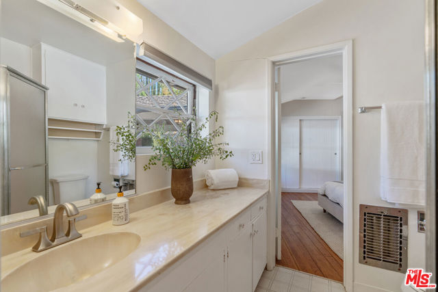 4835 Corbin Avenue, Tarzana CA: https://media.crmls.org/mediaz/f69e32c5-4930-4100-a4aa-10d91d722f0a.jpg