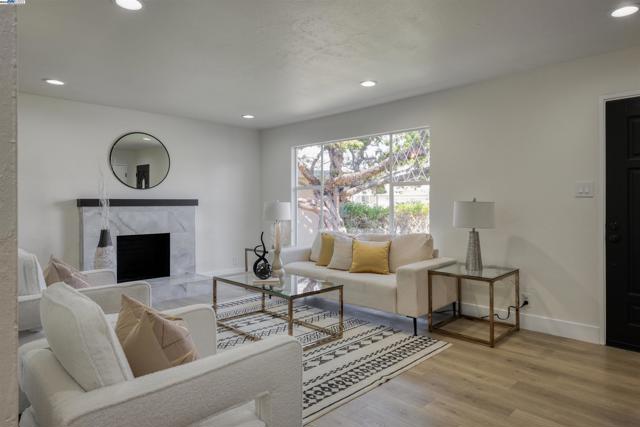 4152 Converse St, Fremont CA: https://media.crmls.org/mediaz/f69e9e3f-87e2-42c8-adee-bf81fd4c88e1.jpg
