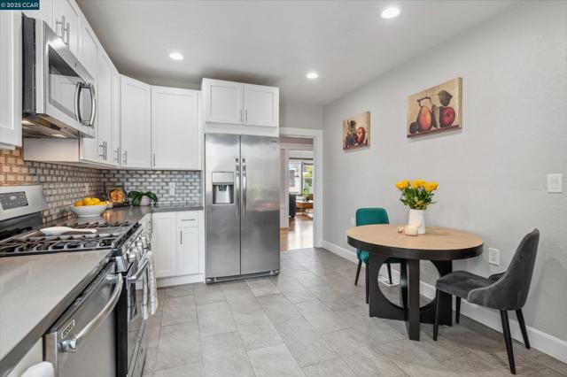 1118 GENEVA AVE, San Francisco CA: https://media.crmls.org/mediaz/f69eb165-2a6c-440a-a3d6-fe46206c2fd0.jpg
