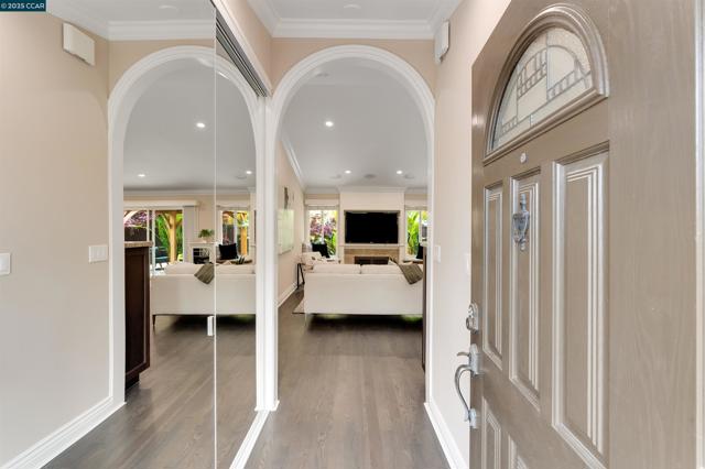 5588 Gonzalez Ct, Concord CA: https://media.crmls.org/mediaz/f69efeb8-1567-4a29-a1cd-94b39fb203d5.jpg