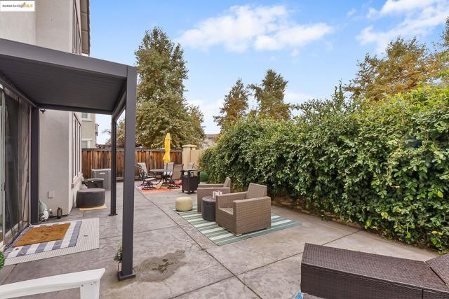 716 Cabada Dr, Brentwood CA: https://media.crmls.org/mediaz/f69f22e4-df56-42f5-bbf5-b29d02fdc225.jpg