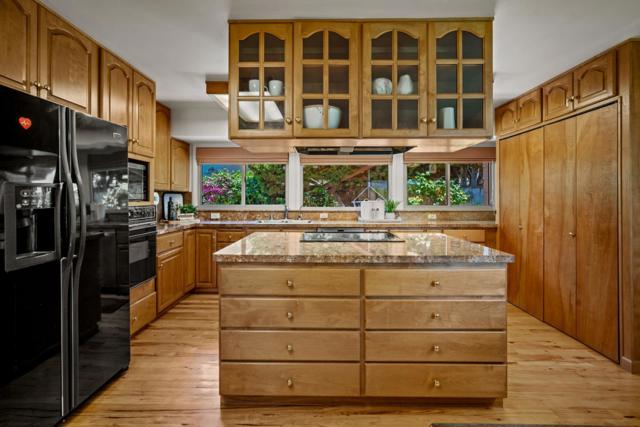 30 Santa Ana Drive, Salinas CA: https://media.crmls.org/mediaz/f69f6fb1-d625-4b0c-8a68-5b8485188c72.jpg