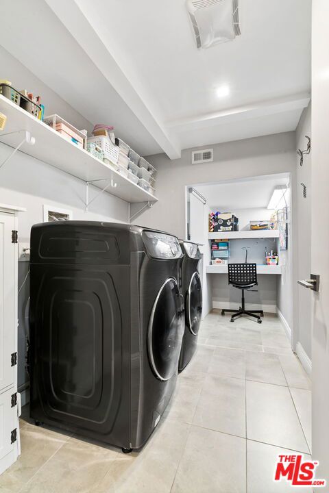 436 Levering Avenue, Los Angeles CA: https://media.crmls.org/mediaz/f69fc2dd-3bb1-4997-8737-87a2b77ca8ad.jpg