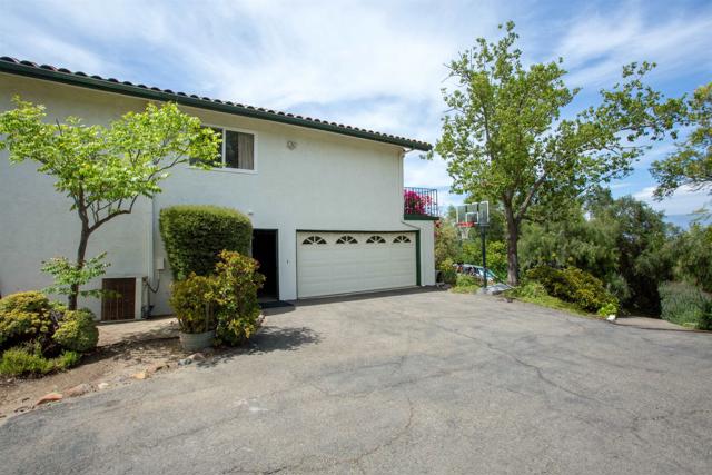 28628 Mountain Meadow Rd, Escondido CA: https://media.crmls.org/mediaz/f6a003f5-f1b5-4ac2-a48e-cecaec7c23d8.jpg