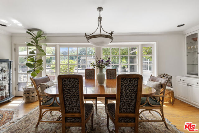 5132 Quakertown Avenue, Woodland Hills CA: https://media.crmls.org/mediaz/f6a092ce-e37b-41c8-be88-dfb102bb3cee.jpg