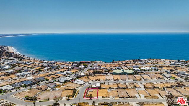 18348 Clifftop Way, Malibu CA: https://media.crmls.org/mediaz/f6a0fbe0-6228-4d5e-b20f-0657e4825fe4.jpg