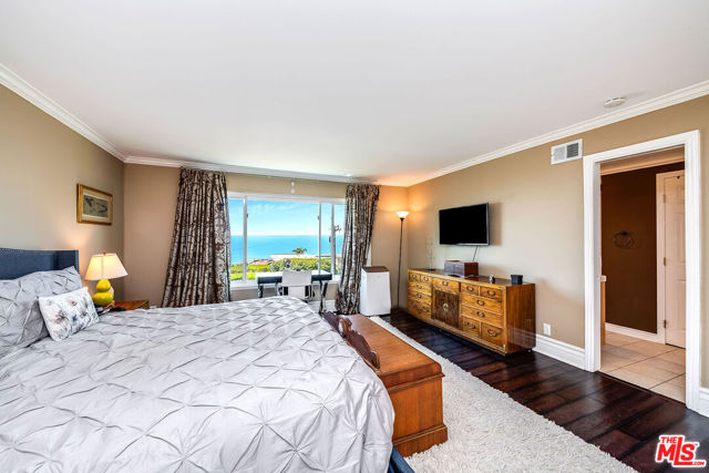 2223 Mcrae Drive, San Pedro CA: https://media.crmls.org/mediaz/f6a17244-572b-425d-a8e1-a52965dd0f91.jpg