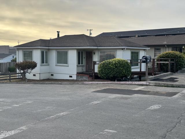 397 S Mcpherson Street, Fort Bragg CA: https://media.crmls.org/mediaz/f6a17e8c-b439-460d-969b-48f250c8b6a3.jpg