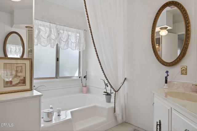 Detail Gallery Image 28 of 34 For 8 Calle Fronte #204,  Camarillo,  CA 93012 - 2 Beds | 2 Baths