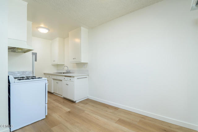 657 W Milford Street, Glendale CA: https://media.crmls.org/mediaz/f6a234ae-6821-40c5-9b8b-825ef83b6b93.jpg