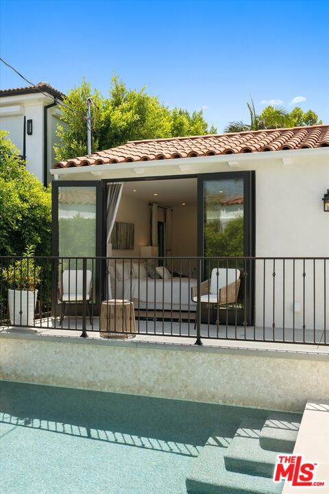 100 S La Jolla Avenue, Los Angeles CA: https://media.crmls.org/mediaz/f6a31e62-2db4-48d4-a0fb-2d9c23e613c0.jpg