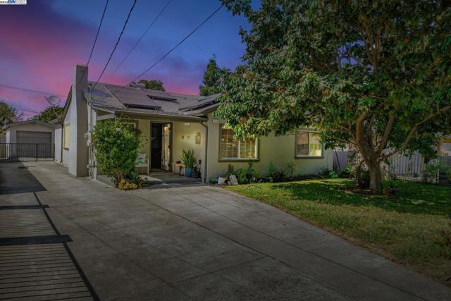 1127 Madera Ave, Menlo Park CA: https://media.crmls.org/mediaz/f6a38e3a-0639-43ae-89bf-234f0b7c61bc.jpg