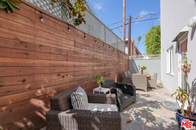 833 17th Street, Santa Monica CA: https://media.crmls.org/mediaz/f6a3ac4c-ca10-4d2d-893f-f4ee8a7798e6.jpg