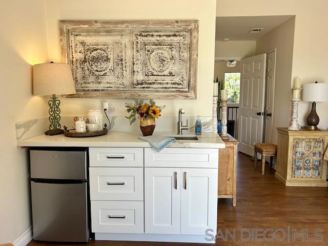 3275 Maezel Ln, Carlsbad CA: https://media.crmls.org/mediaz/f6a3ea9e-597c-4a4b-844e-ead05203aa42.jpg