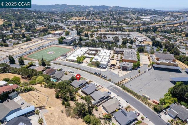 1566 Mann Dr, Pinole CA: https://media.crmls.org/mediaz/f6a40f5f-136a-4002-88a7-a32c73a4c3e7.jpg