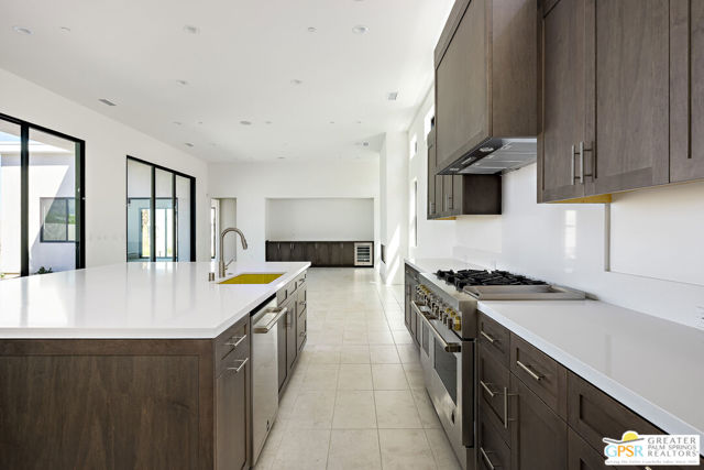 2 Marine Way, Rancho Mirage CA: https://media.crmls.org/mediaz/f6a46243-f7f6-43d2-bbbd-bf3546a8198b.jpg