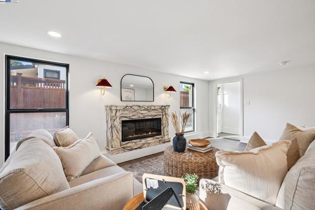 1728 Cambridge Dr, Alameda CA: https://media.crmls.org/mediaz/f6a4de91-365f-418c-92c9-83a1af97996c.jpg