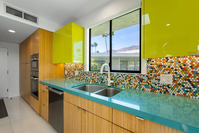 1380 Malaga Circle, Palm Springs CA: https://media.crmls.org/mediaz/f6a50523-8aa1-45b0-b241-1b65893e5954.jpg