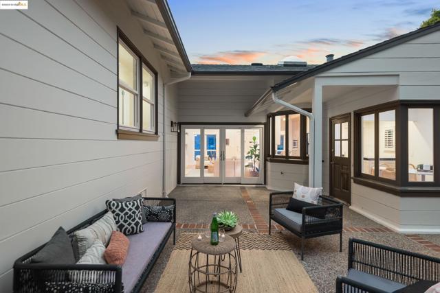 2333 Leimert Blvd, Oakland CA: https://media.crmls.org/mediaz/f6a56e24-30d6-4f60-8589-145f53273614.jpg