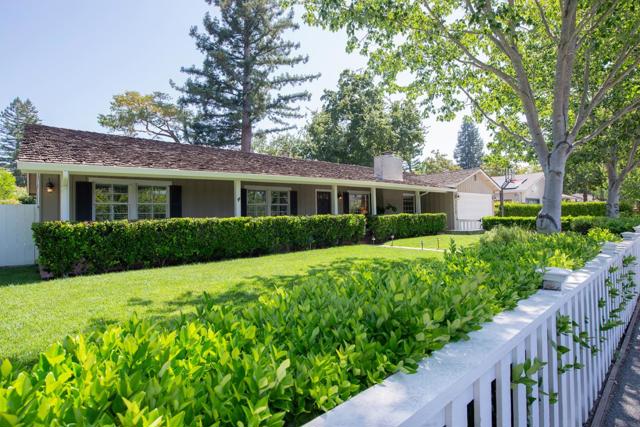 1360 Elder Avenue, Menlo Park CA: https://media.crmls.org/mediaz/f6a57284-68da-4acd-8e43-26c98dcb6d41.jpg
