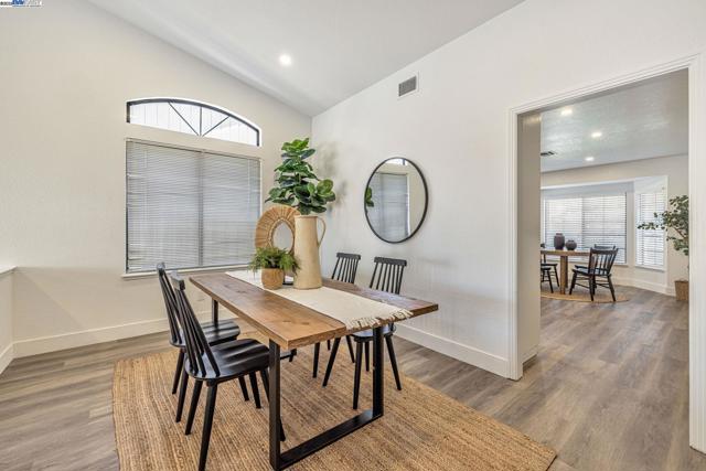1070 Porter Dr, Roseville CA: https://media.crmls.org/mediaz/f6a59148-11b8-4c6e-afc6-710963c02267.jpg