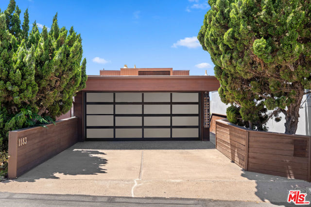 1183 La Mirada Street, Laguna Beach CA: https://media.crmls.org/mediaz/f6a64eec-d3cb-410a-bf3a-40f1051745de.jpg