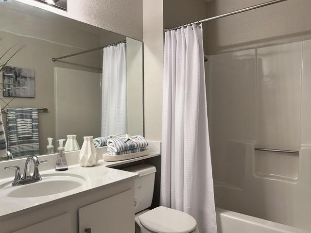 900 Cambridge Dr, Benicia CA: https://media.crmls.org/mediaz/f6a69847-e04a-4663-ae55-e7f25961a64b.jpg