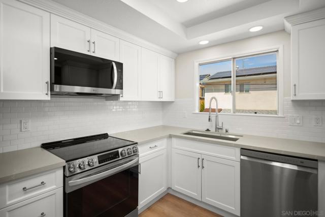324 D Ave, Coronado CA: https://media.crmls.org/mediaz/f6a6e19f-05c1-4828-b57d-44769e82e953.jpg