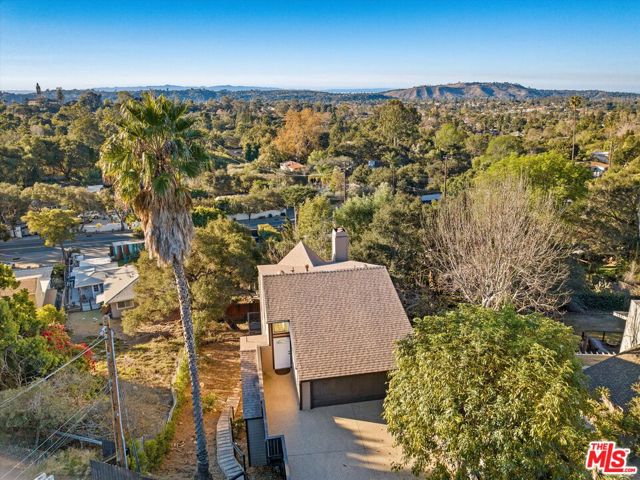 827 Cheltenham Road, Santa Barbara CA: https://media.crmls.org/mediaz/f6a72694-a1f3-4225-892c-cc3be12f9f22.jpg