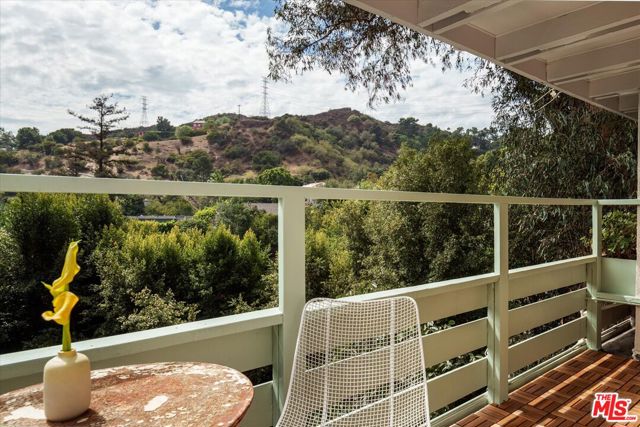 2764 Outpost Drive, Los Angeles CA: https://media.crmls.org/mediaz/f6a781e5-541b-41b8-b72b-272fdfe4a757.jpg