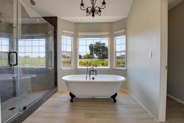 160 Tevis Trail, Hollister CA: https://media.crmls.org/mediaz/f6a7c746-c5cb-4351-98b3-372a11d94391.jpg