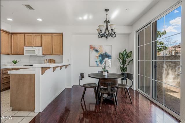 Detail Gallery Image 11 of 50 For 2916 Esperanza Way #F,  Simi Valley,  CA 93063 - 4 Beds | 3 Baths