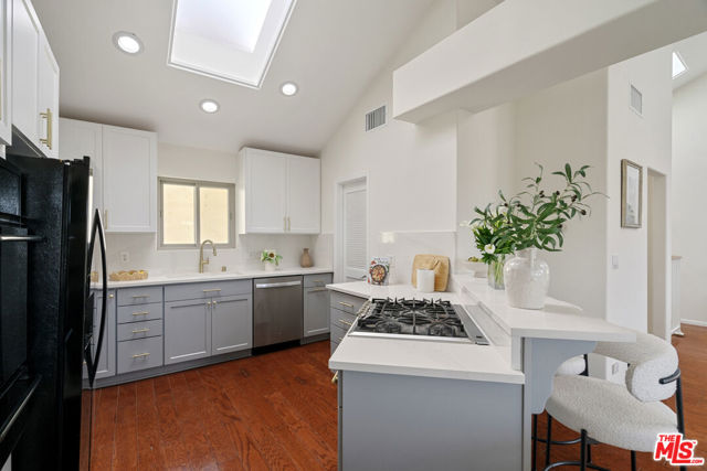 535 East Walnut Avenue, B photo 25