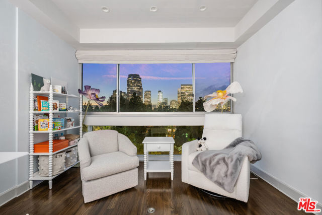 2220 Avenue Of The Stars, Los Angeles CA: https://media.crmls.org/mediaz/f6a871ca-baba-4086-b29a-91469aea3287.jpg