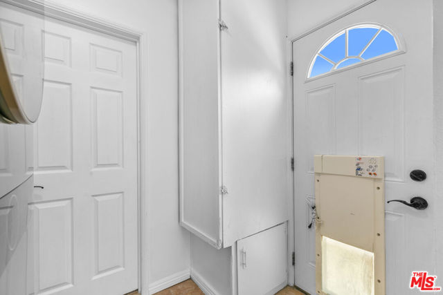 4949 San Feliciano Drive, Woodland Hills CA: https://media.crmls.org/mediaz/f6a87eca-fb75-4bac-8a7d-36ff072ab776.jpg