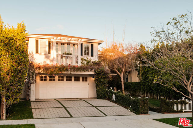 2248 Kelton Avenue, Los Angeles CA: https://media.crmls.org/mediaz/f6a98b2b-a8e1-4984-86fb-4a95d32f728e.jpg