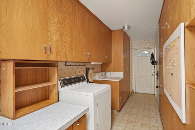 640 Fernwood Drive, Oxnard CA: https://media.crmls.org/mediaz/f6a9efed-dc87-4ca6-b2bb-308b35dfe8c6.jpg
