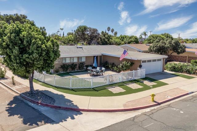 2597 Melbourne Dr, San Diego CA: https://media.crmls.org/mediaz/f6aa4ce5-73a4-4653-8216-e7d9dbb7952c.jpg