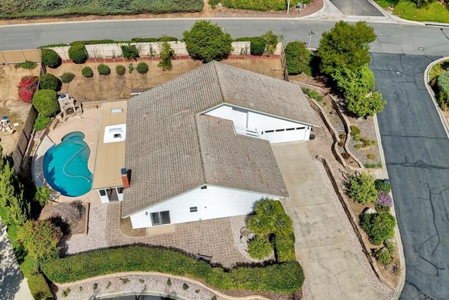 17240 Cuvee Ct, Poway CA: https://media.crmls.org/mediaz/f6aa7d9a-22c1-4708-9990-14f92a1c4913.jpg