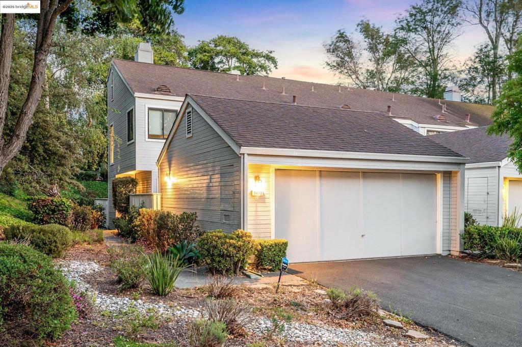 3422 Sunleaf Way