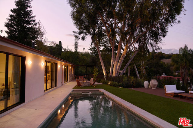 3620 Wrightwood Drive, Studio City CA: https://media.crmls.org/mediaz/f6ab5804-9056-41b3-94ab-a7803bfc90b5.jpg