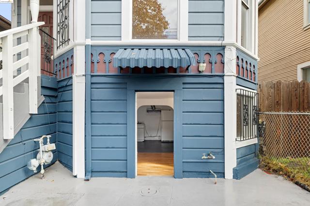 Image 25 of 42 For 2113 6th St  